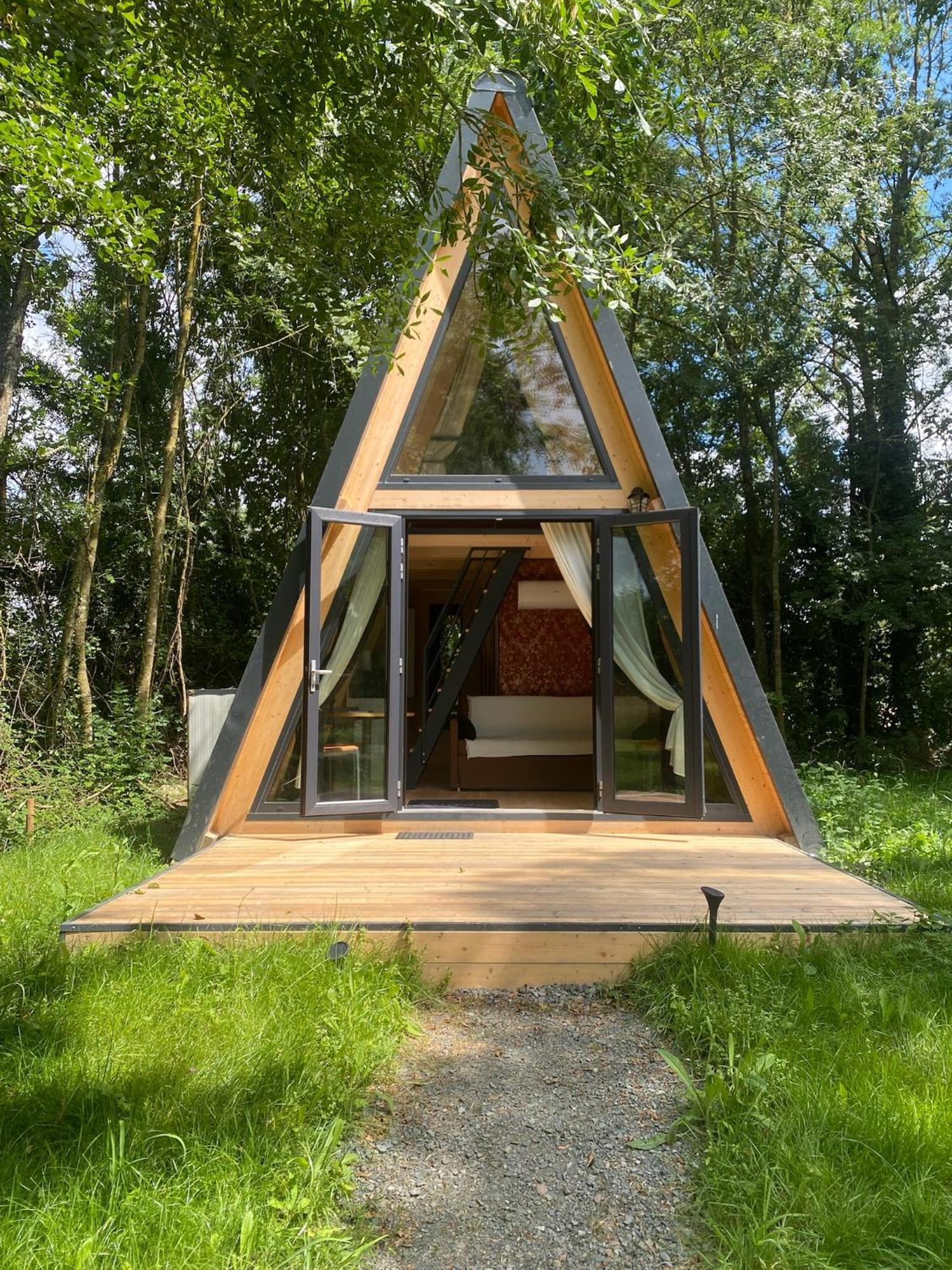 Ecolodges De Reve Dans Un Chateau De Conte De Fees Les-Trois-Moutiers Exterior photo