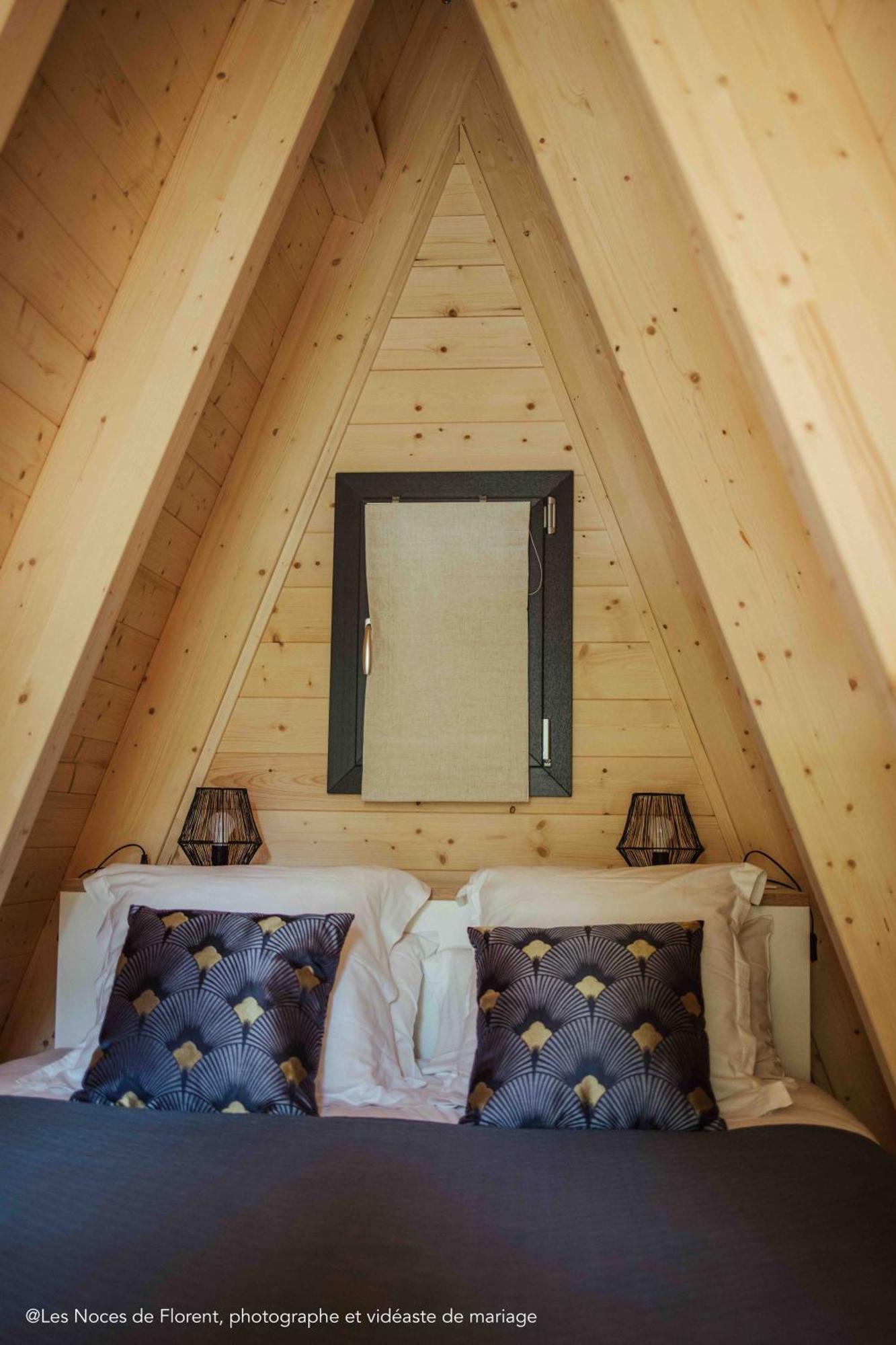 Ecolodges De Reve Dans Un Chateau De Conte De Fees Les-Trois-Moutiers Exterior photo